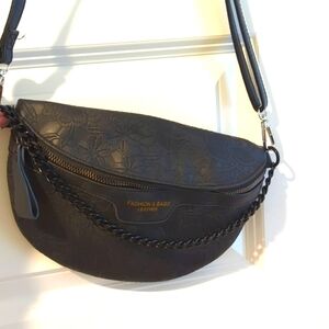 Fashion & Bags Leather Floral Designed Crossbody w/Link Chain & Adjustable Strap